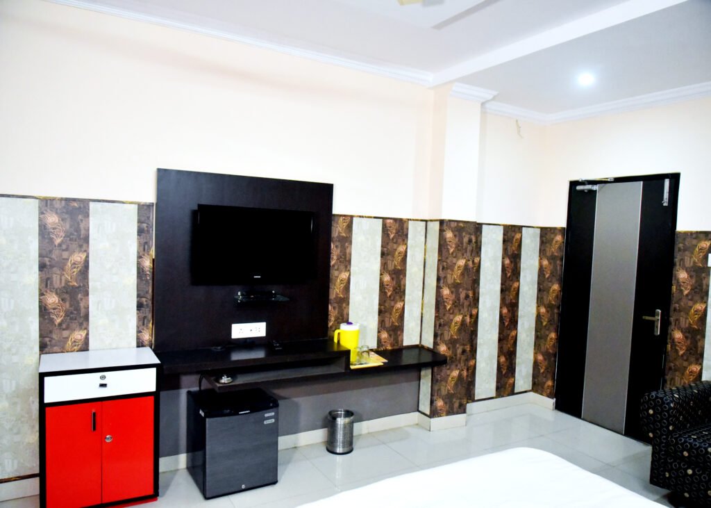 "best hotel in chitrakoot"